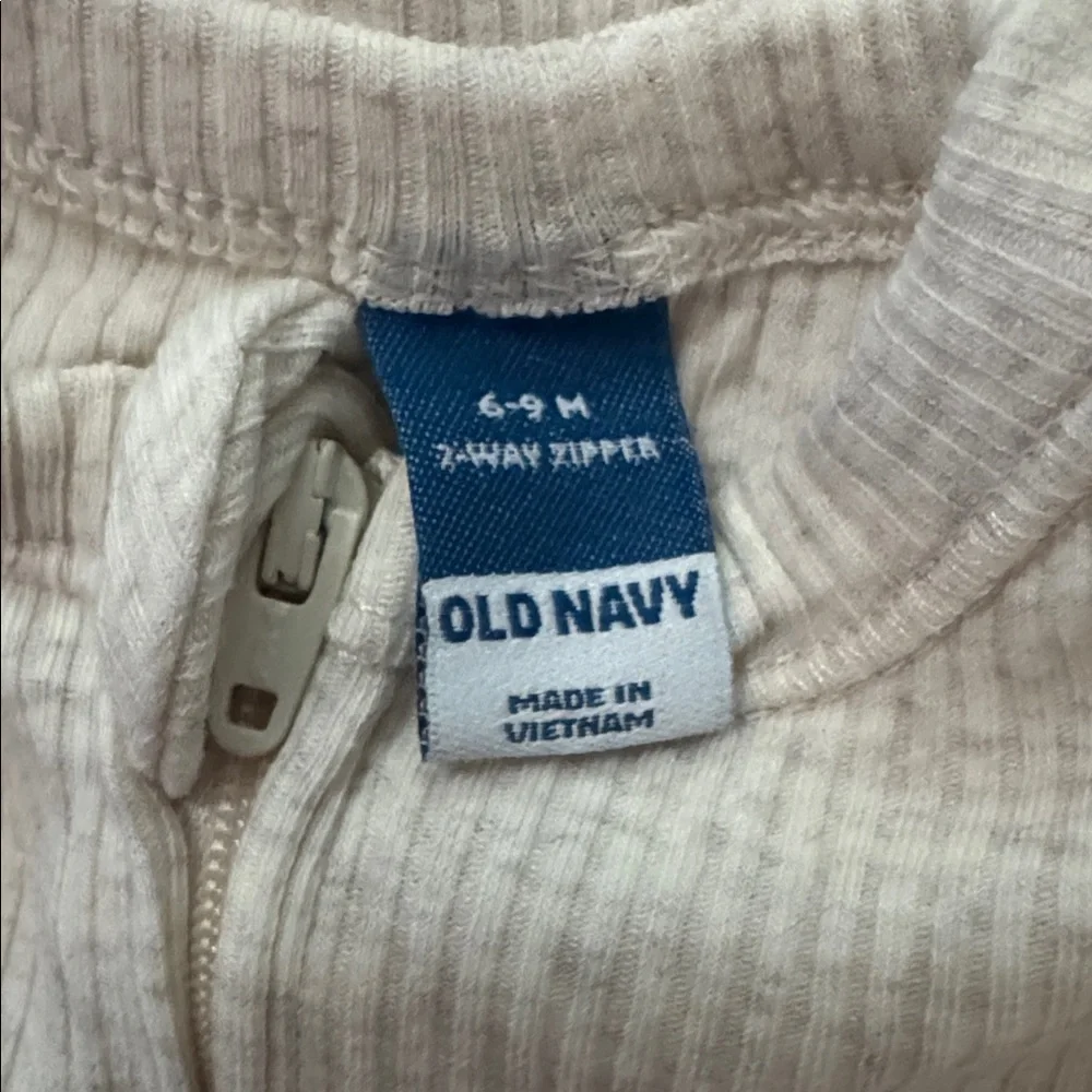 Old Navy Cream Ribbed Zip-Up Baby Footie Pajamas NWT Loungewear Baby Onesie 6-9M